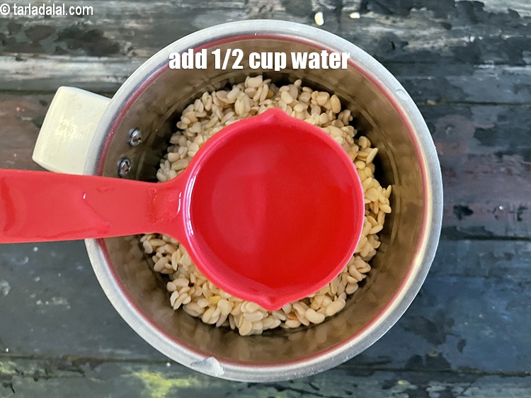 Step 10 – Add <strong>1/2&nbsp;cup</strong> of water for blending.&nbsp;