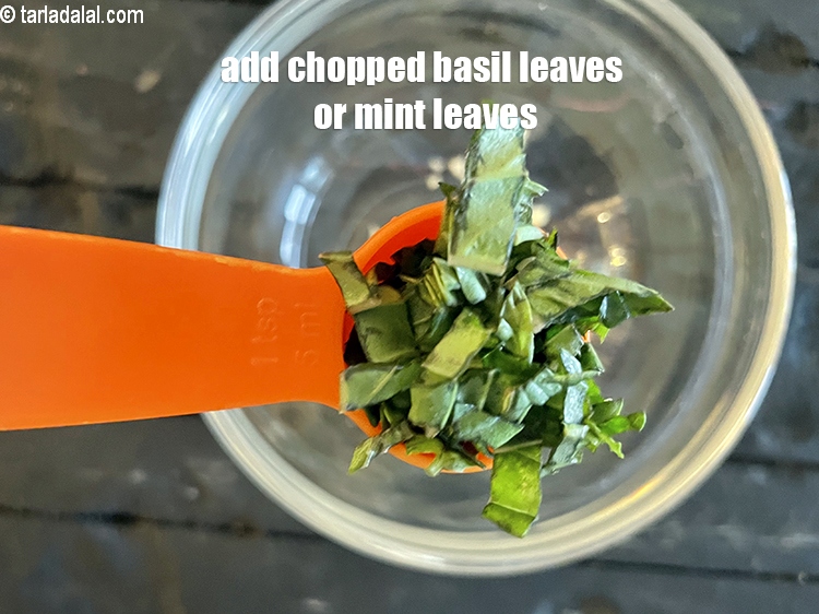 Step 4 – Add&nbsp;<meta charset="UTF-8" />2 tsp&nbsp;chopped fresh&nbsp;<a href="glossary-basil-185i">basil</a>&nbsp;leaves.