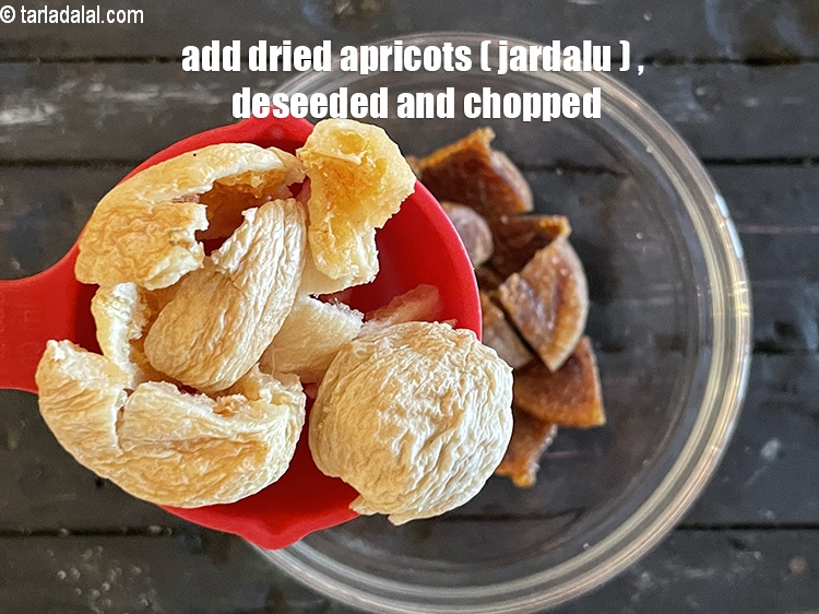Step 6 – Add&nbsp;<meta charset="UTF-8" />4&nbsp;<a href="glossary-dried-apricots-dried-khumani-dried-khubani-105i">dried apricots (khumani / jardalu)</a>&nbsp;, deseeded and chopped.
