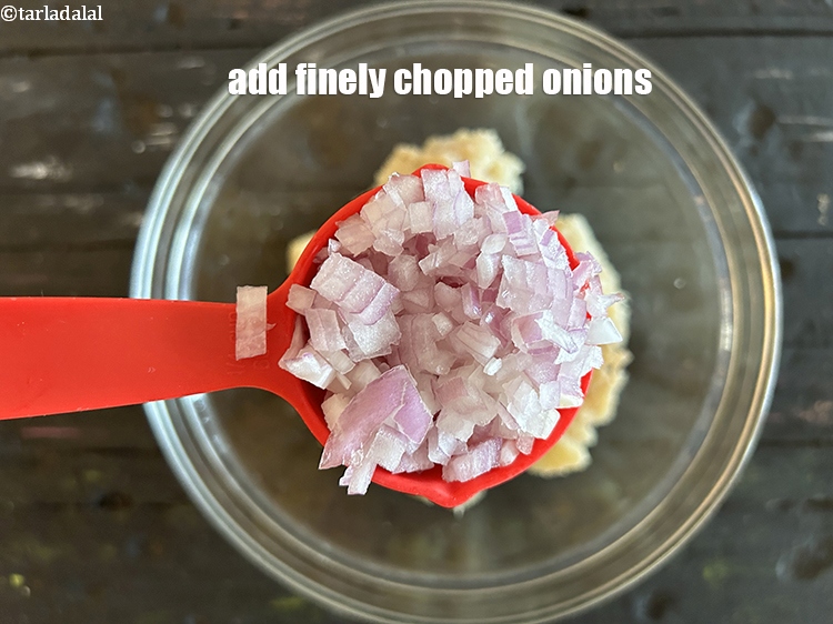 Step 17 – Add&nbsp;<meta charset="UTF-8" />1/4 cup&nbsp;finely&nbsp;<a href="glossary-chopped-onions-722i">chopped onions</a>.