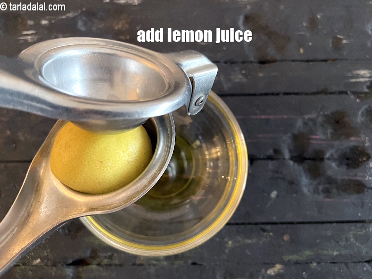 Step 5 – Add 1&nbsp;<meta charset="UTF-8" />1/2 tsp&nbsp;<a href="glossary-lemon-juice-numbi-ka-ras-nimbu-ka-juice-471i">lemon juice</a>.