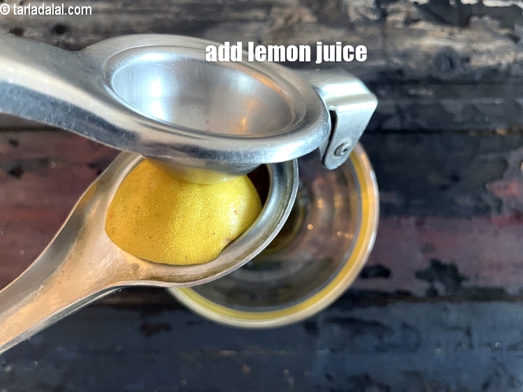 Step 4 – Add&nbsp;<meta charset="UTF-8" />1 tsp&nbsp;<a href="glossary-lemon-juice-numbi-ka-ras-nimbu-ka-juice-471i">lemon juice</a>.