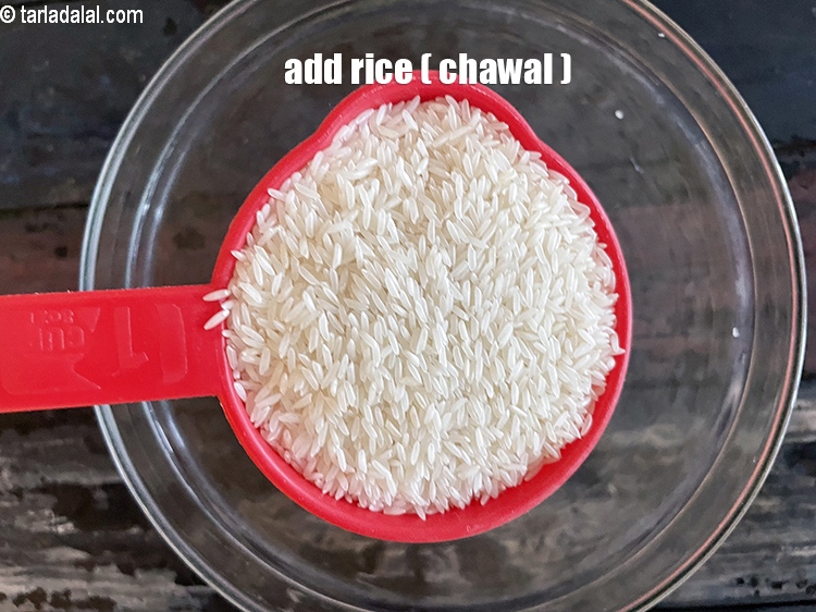 Step 4 – Add&nbsp;<meta charset="UTF-8" />1 cup&nbsp;<a href="glossary-rice-chawal-533i">rice (chawal)</a>.