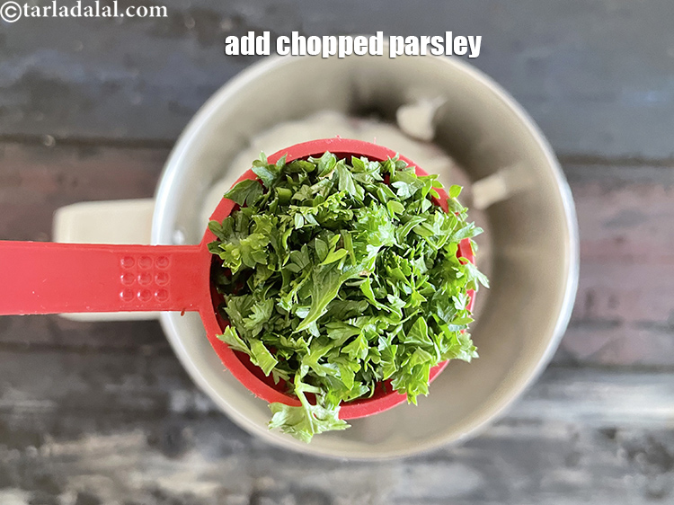 Step 8 – Add&nbsp;<meta charset="UTF-8" />1 1/2 tbsp&nbsp;finely&nbsp;<a href="glossary-chopped-parsley-793i">chopped parsley</a>.