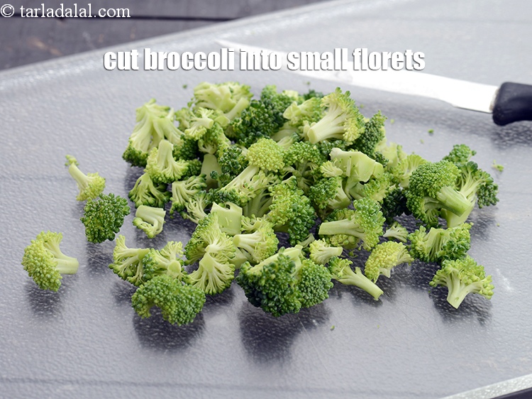 Step 4 – Cut the broccoli into small florets.