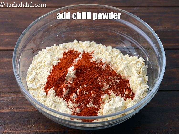 Step 4 – Add&nbsp;<meta charset="UTF-8" />2 1/2 tsp&nbsp;<a href="glossary-chilli-powder-red-chilli-powder-339i">chilli powder</a>.