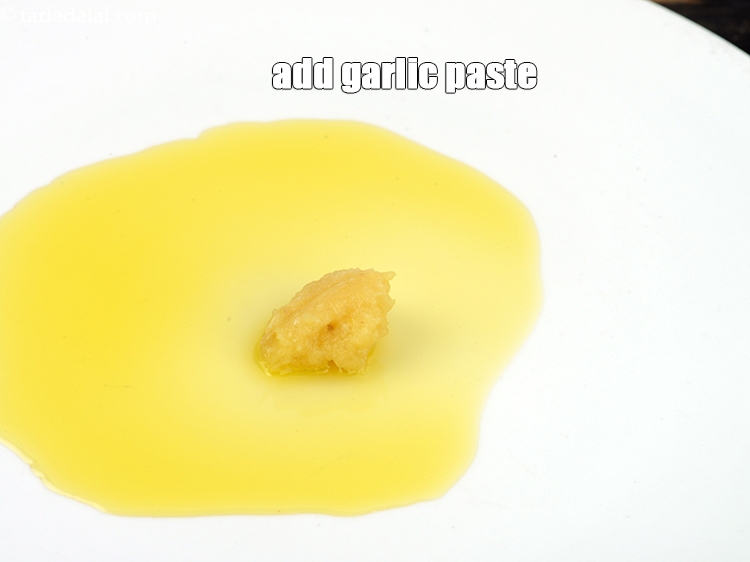 Step 4 – Add 1 tsp <a href="https://www.tarladalal.com/glossary-garlic-paste-lehsun-ki-paste-lahsun-ki-paste-350i">garlic (lehsun) paste</a>.