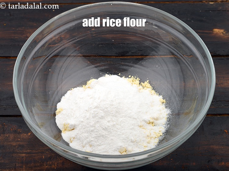 Step 4 – Add 2&nbsp;tbsp&nbsp;<a href="https://www.tarladalal.com/glossary-rice-flour-chawal-ka-atta-534i">rice flour (chawal ka atta)</a>.&nbsp;