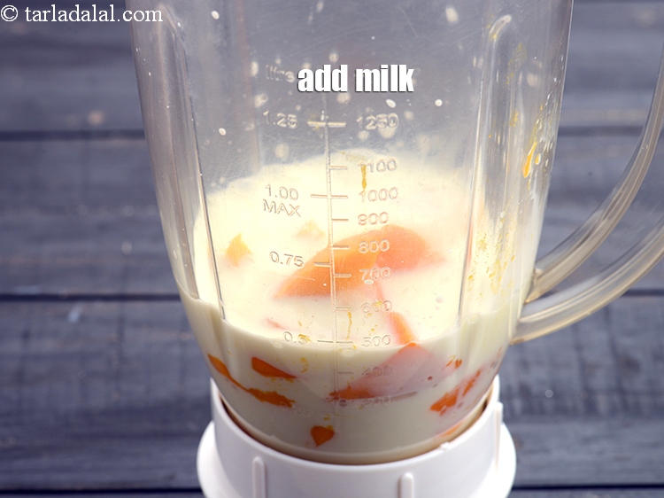 स्टेप 5 – दूध डालें।
