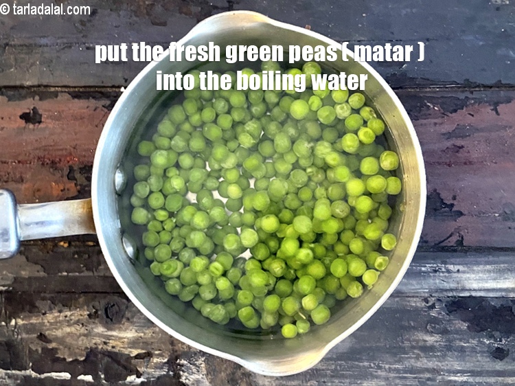 Step 4 – Add 1 1/2 cups green peas to make 1 cup green peas puree.