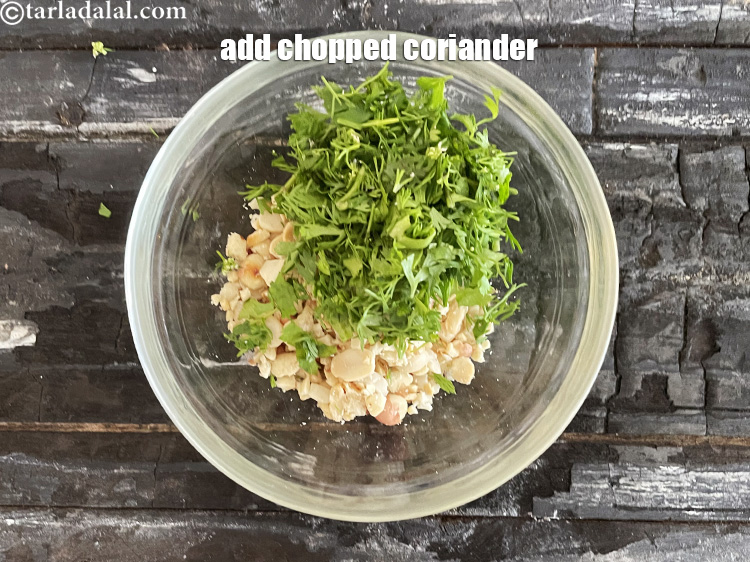 Step 10 – Add&nbsp;<meta charset="UTF-8" />2 tbsp&nbsp;<a href="glossary-chopped-coriander-783i">chopped coriander (dhania)</a>.