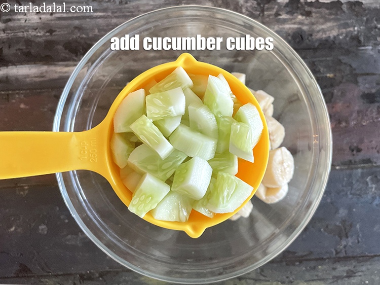 स्टेप 4 – <p>2 कप <a href="">ककड़ी के टुकड़े</a> डालें। खीरे का स्वाद …