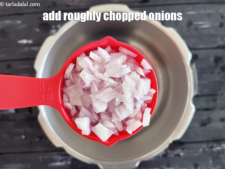 Step 7 – Add&nbsp;<meta charset="UTF-8" />1/4 cup&nbsp;roughly&nbsp;<a href="glossary-chopped-onions-722i">chopped onions</a>.