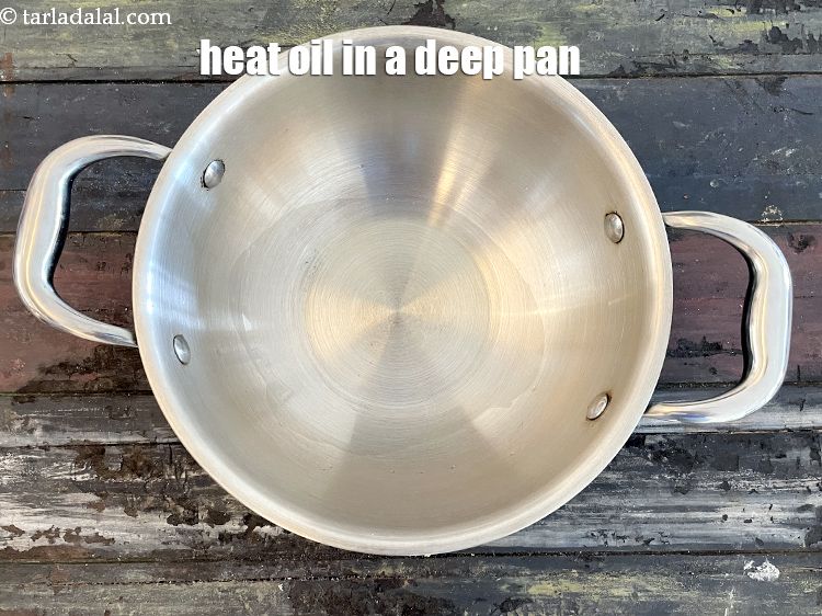 Step 3 – <p>Heat 1 tsp olive&nbsp;oil in&nbsp;a wok or a deep pan.&nbsp;You can also make use of …