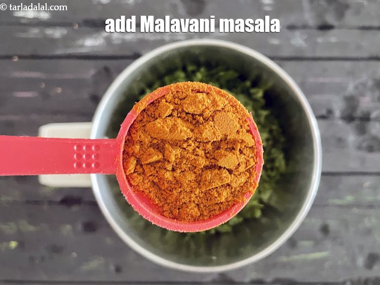 Step 5 – Add 1 tablespoon malavani masala or&nbsp;2&nbsp;<a href="glossary-chopped-green-chilli-820i">green chillies, roughly chopped</a>..