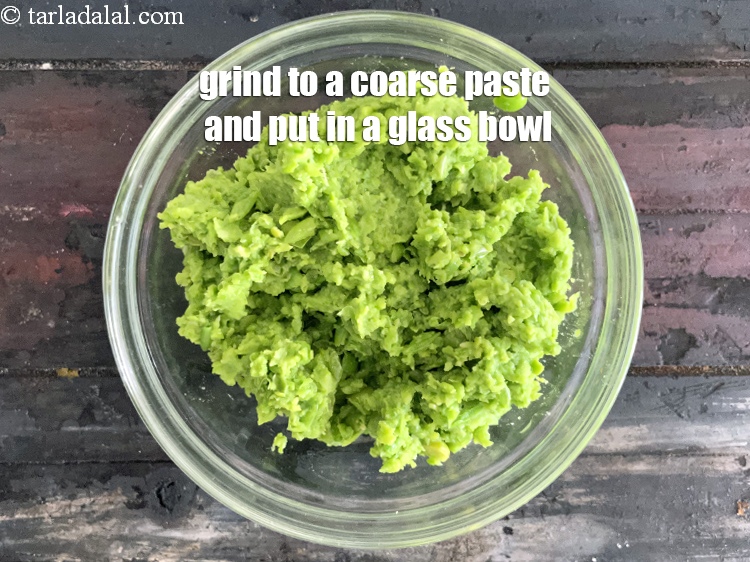Step 6 – Grind the green peas&nbsp;to a coarse paste.&nbsp;Put the blended green peas in a glass bowl.