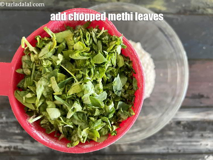 Step 4 – Add&nbsp;<meta charset="UTF-8" />1 1/4 cups&nbsp;finely&nbsp;<a href="glossary-chopped-fenugreek-811i">chopped fenugreek (methi)</a>leaves.