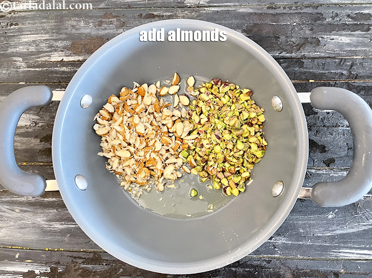 स्टेप 7 – 1/3 कप मोटे&nbsp;&nbsp;<a href=""https://www.tarladalal.com/glossary-chopped-almonds-865i"" style=""font-family:Arial; font-size:16px; font-style:normal; font-variant-ligatures:normal; font-weight:400; text-align:left; …