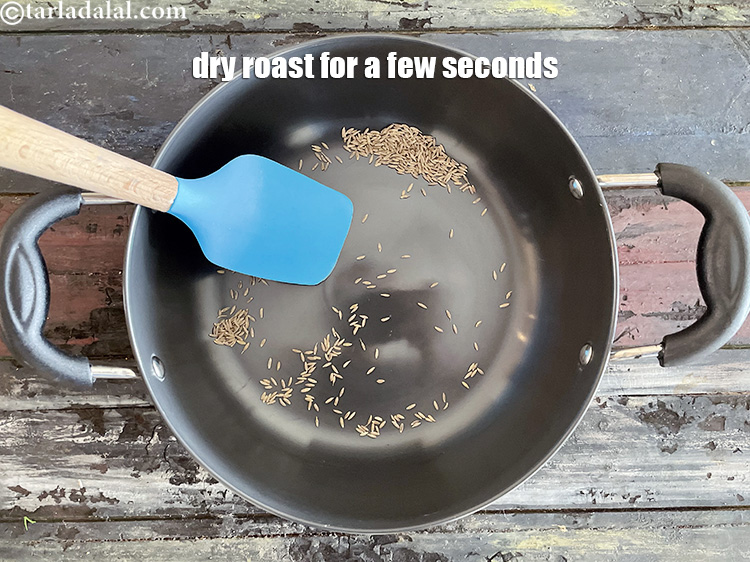 Step 16 – <meta charset="UTF-8" />&nbsp;Dry roast on a medium flame for a few seconds.