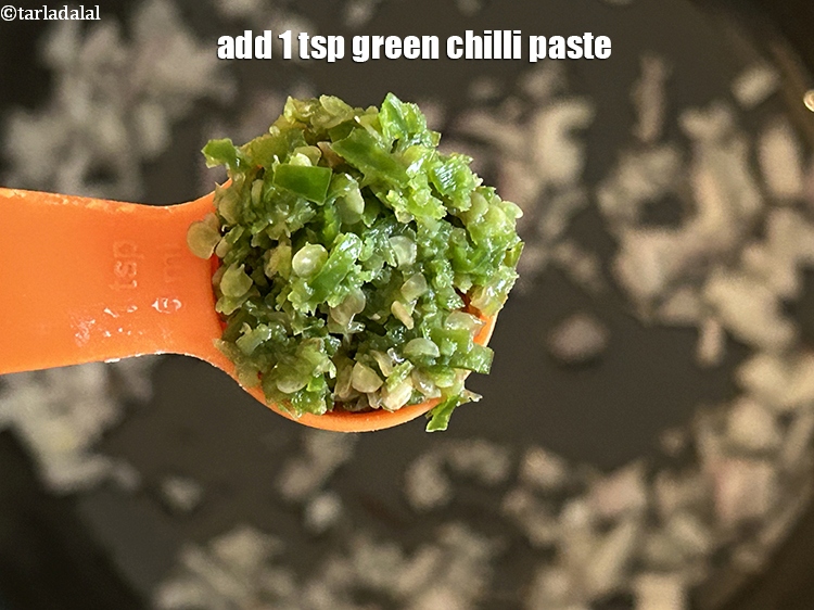 Step 16 – Add&nbsp;<strong>1 tsp green chilli paste.</strong>