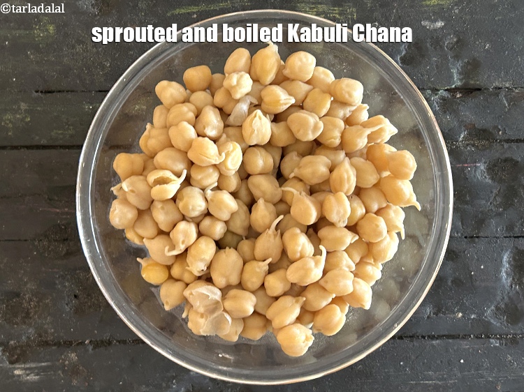 Step 5 – <p>Sprouted and boiled&nbsp;Kabuli Chana.</p>