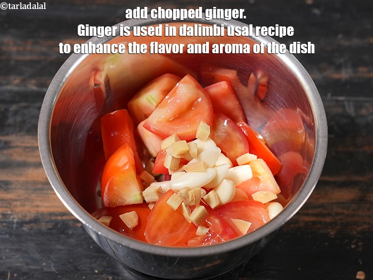 स्टेप 21 – १ टी-स्पून&nbsp;<a href=""https://www.tarladalal.com/glossary-chopped-ginger-hindi-786i"">कटा हुआ अदरक</a>&nbsp;डालें। अदरक का उपयोग दालिम्बी उसल …