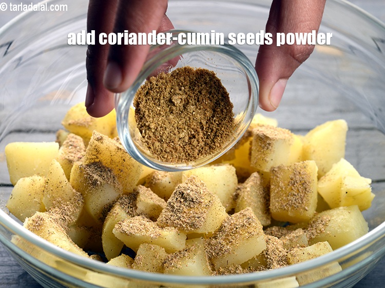 Step 5 – Add 1 tsp coriander-cumin seeds powder.
