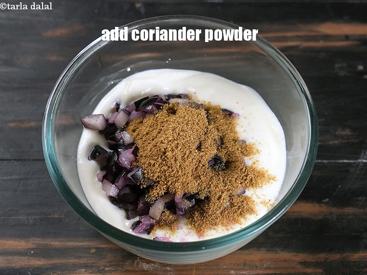 Step 5 – Add &frac12; tsp coriander powder.