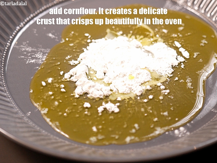 स्टेप 5 – १ टेबल-स्पून&nbsp;<a href=""https://www.tarladalal.com/glossary-cornflour-cornstarch-maize-starch-corn-flour-hindi-112i"">कॉर्नफ्लोर</a>&nbsp;डालें।&nbsp;यह एक नाजुक परत बनाता है जो ओवन …