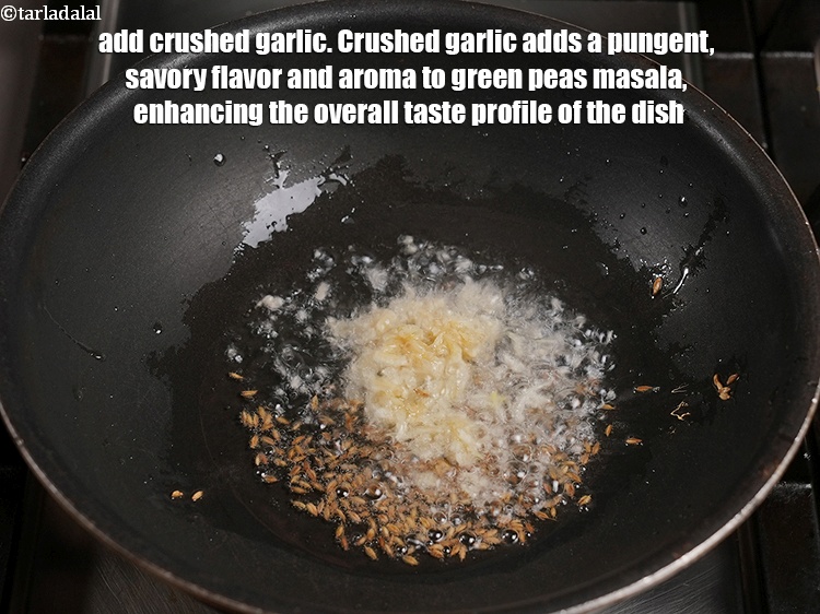 स्टेप 5 – <p>१ टेबल-स्पून&nbsp;<a href="">कुटा हुआ लहसुन</a>&nbsp;डालें । कुचला हुआ लहसुन हरी …