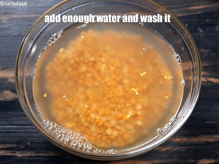 स्टेप 5 – पर्याप्त पानी डालें और अच्छी तरह धो लें।&nbsp;