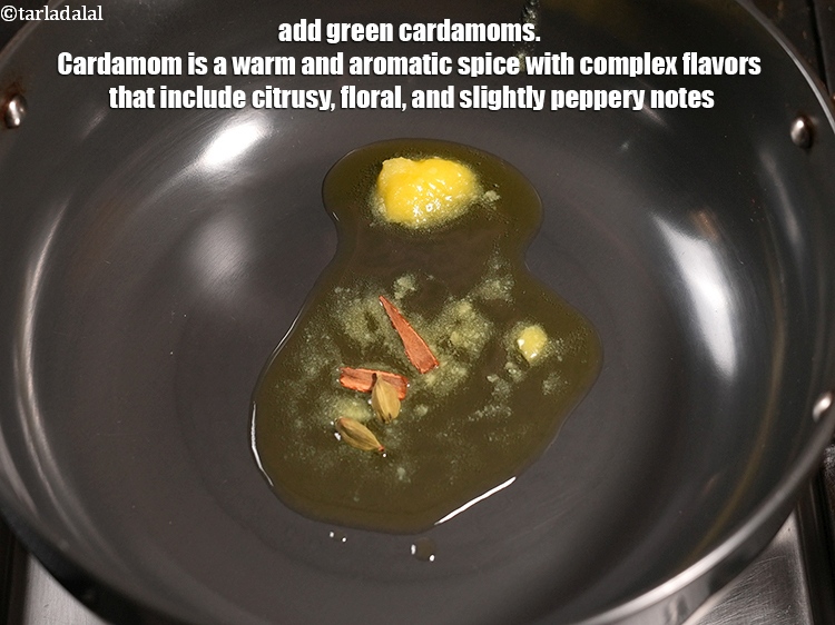 स्टेप 5 – २&nbsp;<a href=""https://www.tarladalal.com/glossary-cardamom-elaichi-hindi-262i"">हरी इलायची</a>&nbsp;डालें । इलायची एक गर्म और सुगंधित मसाला …