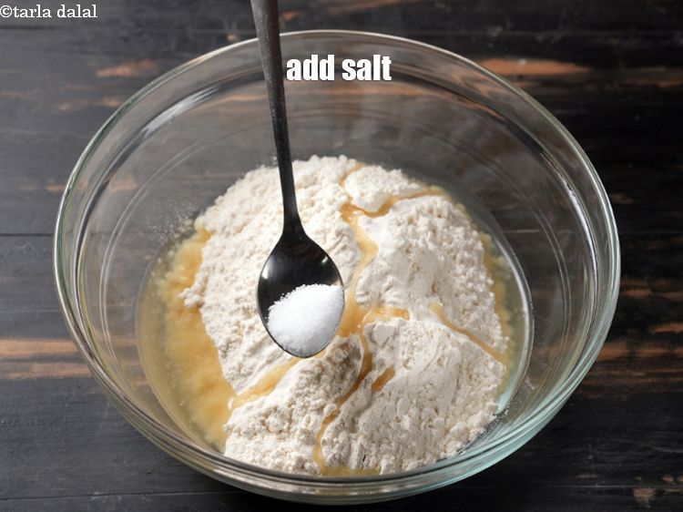 स्टेप 5 – स्वादानुसार नमक डालें।