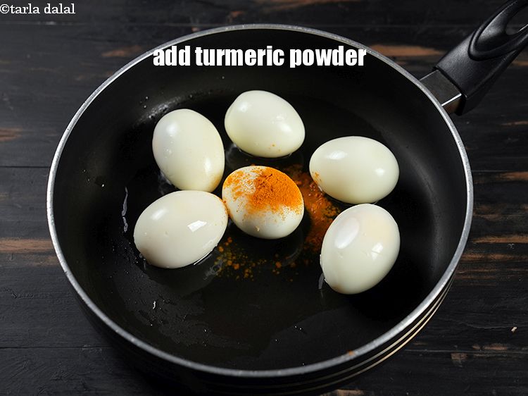 Step 5 – Add &frac14; tsp turmeric powder.