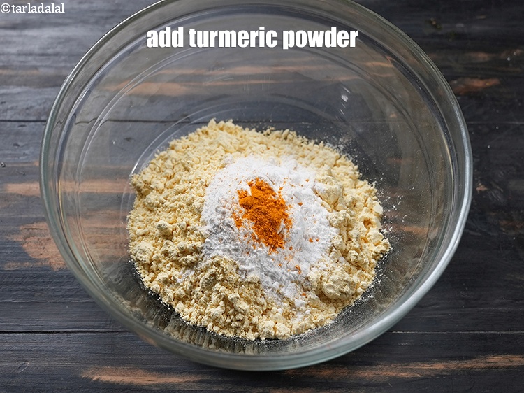 Step 5 – Add &frac14; tsp turmeric powder.
