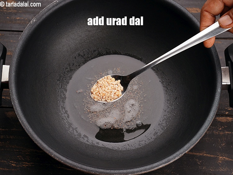 Step 5 – When the seeds crackle, add 1 tsp urad dal.&nbsp;