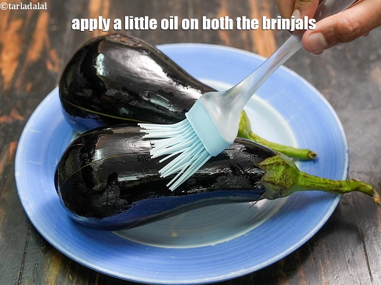 Step 5 – Apply a little oil on both the brinjals.&nbsp;
