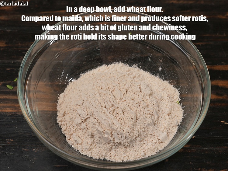 स्टेप 5 – एक गहरे कटोरे में,&nbsp; १/२ कप&nbsp;<a href=""https://www.tarladalal.com/glossary-whole-wheat-flour-gehun-ka-atta-gehun-ka-aata-hindi-429i"">गेहूं का आटा</a>&nbsp;डालें। मैदा …