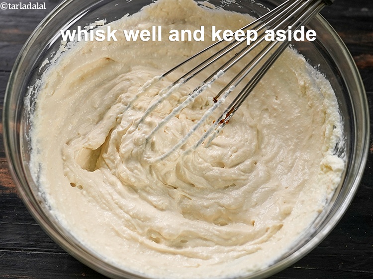 स्टेप 5 – अच्छी तरह फेंटें और एक तरफ रख दें।