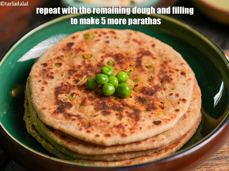 Step 33 – Repeat with the remaining dough and filling to make 5 more parathas.