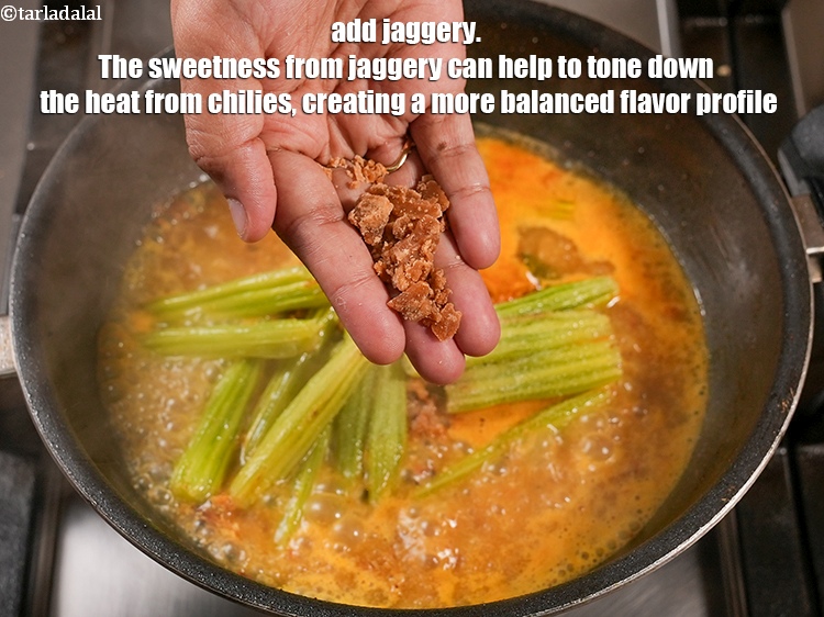 स्टेप 32 – १/२ टी-स्पून गुड़ डालें। गुड़ की मिठास मिर्च की तीक्ष्णता …