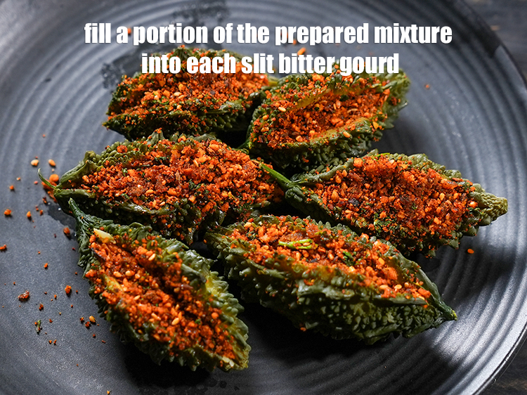 स्टेप 32 – प्रत्येक कटे हुए करेले में तैयार मिश्रण का एक भाग …