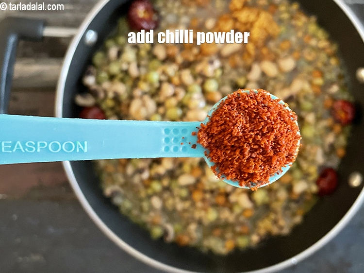 Step 32 – Add&nbsp;<meta charset="UTF-8" />1/2 tsp&nbsp;<a href="glossary-chilli-powder-red-chilli-powder-339i">chilli powder</a>.