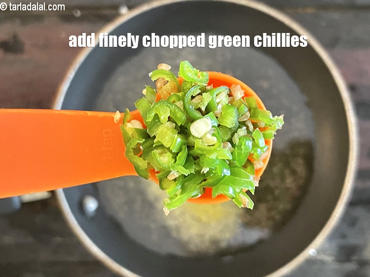 Step 32 – Add&nbsp;<meta charset="UTF-8" />1 tsp&nbsp;finely&nbsp;<a href="glossary-chopped-green-chilli-820i">chopped green chillies</a>&nbsp;and mix well.