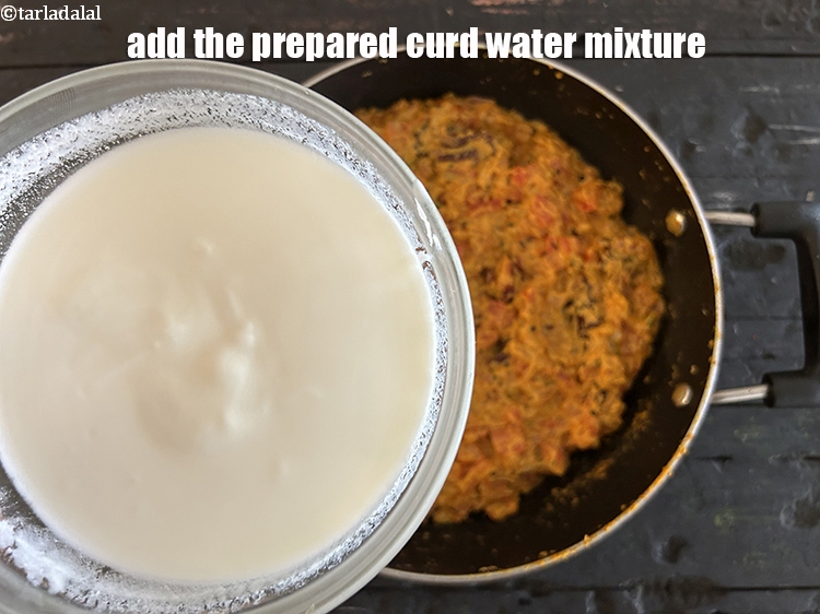 Step 32 – <p>Add the prepared curds-water mixture.</p>