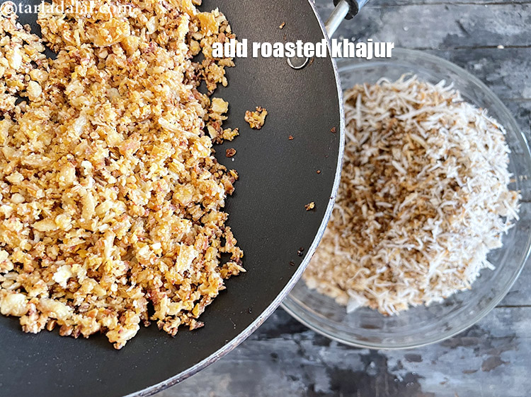 स्टेप 35 – खजूर डालें।