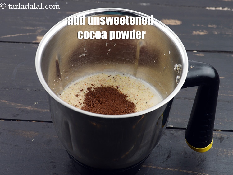 स्टेप 33 – &frac12; टीस्पून कोको पाउडर डालें।