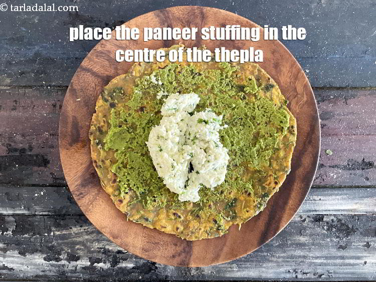 Step 32 – <meta charset="UTF-8" />Place a portion of the stuffing in the centre.