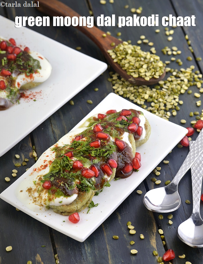 Step 33 – Serve <strong>non fried pakodi chaat</strong> immediately.