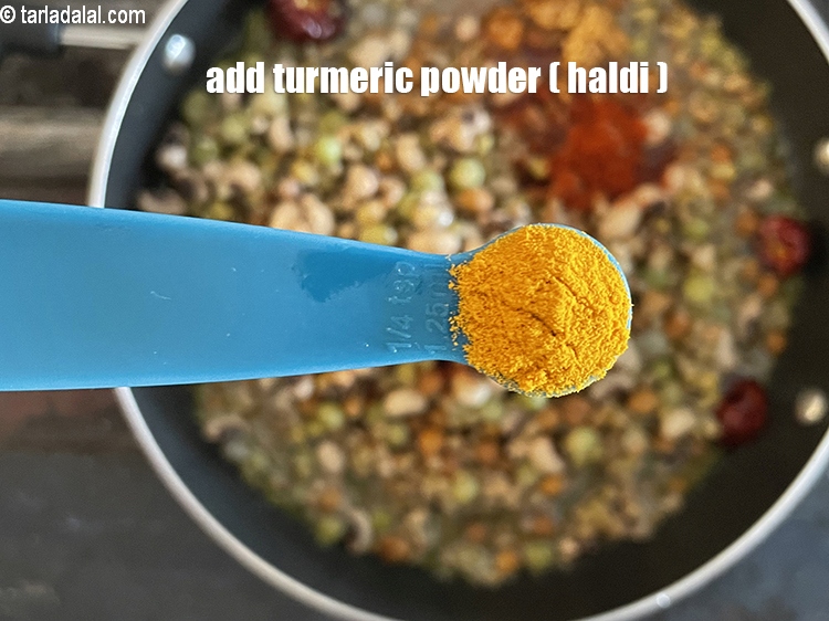 Step 33 – Add&nbsp;<meta charset="UTF-8" />1/4 tsp&nbsp;<a href="glossary-turmeric-powder-haldi-645i">turmeric powder (haldi)</a>.